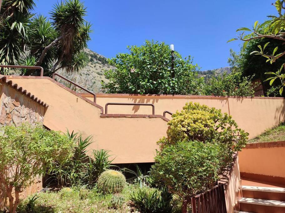 Da Nonna Cettina Appartamento In Villa Con Piscina Palermo Exterior photo
